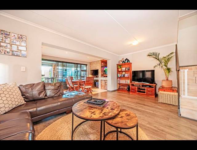 3 BEDROOM TOWNHOUSE FOR SALE IN BRACKENFELL SOUTH